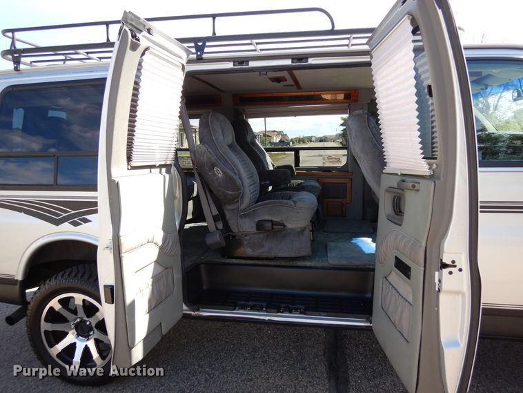 image for item DF8121 2004 Chevrolet Express 1500  van