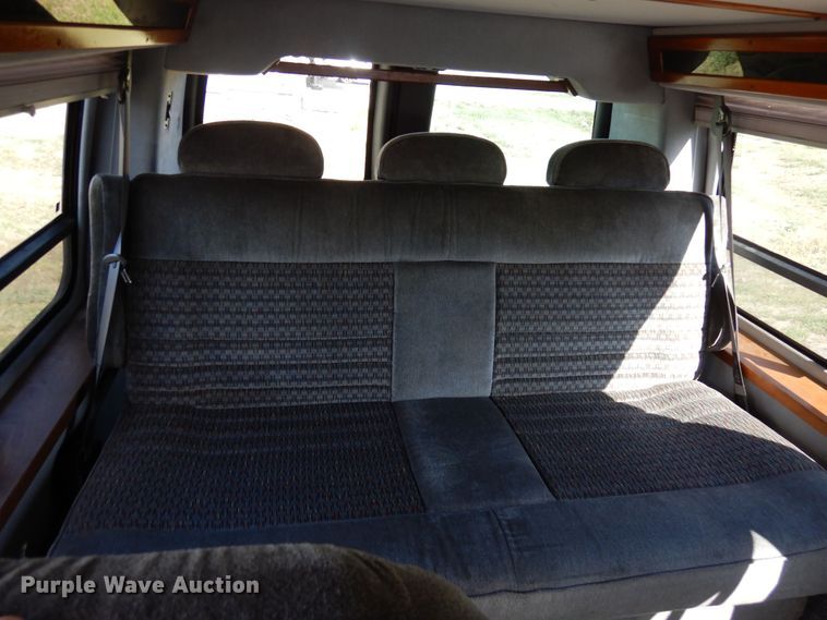 image for item DF8121 2004 Chevrolet Express 1500  van