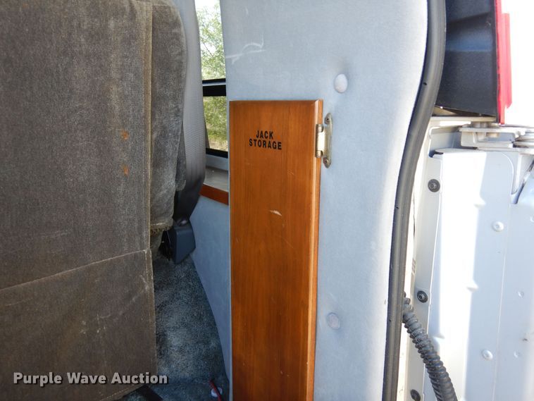 image for item DF8121 2004 Chevrolet Express 1500  van