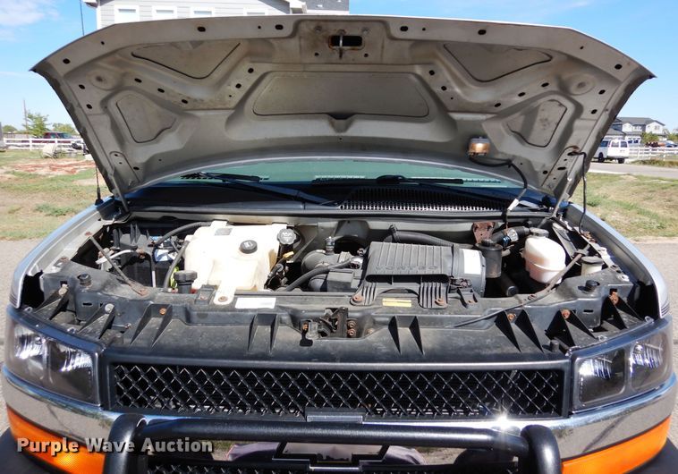 image for item DF8121 2004 Chevrolet Express 1500  van