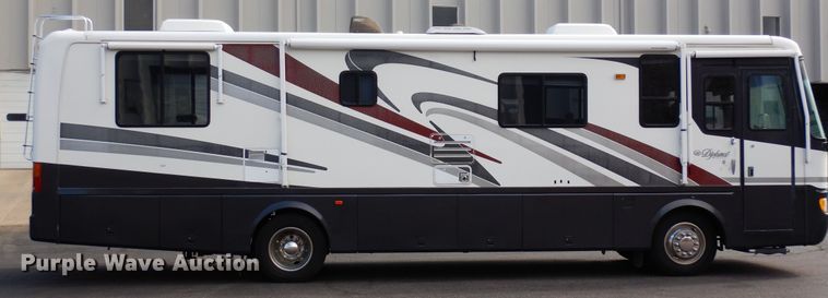 image for item DF8122 1999 Monaco Diplomat  RV