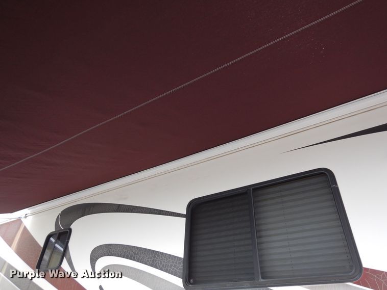 image for item DF8122 1999 Monaco Diplomat  RV