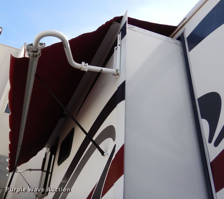 image for item DF8122 1999 Monaco Diplomat  RV