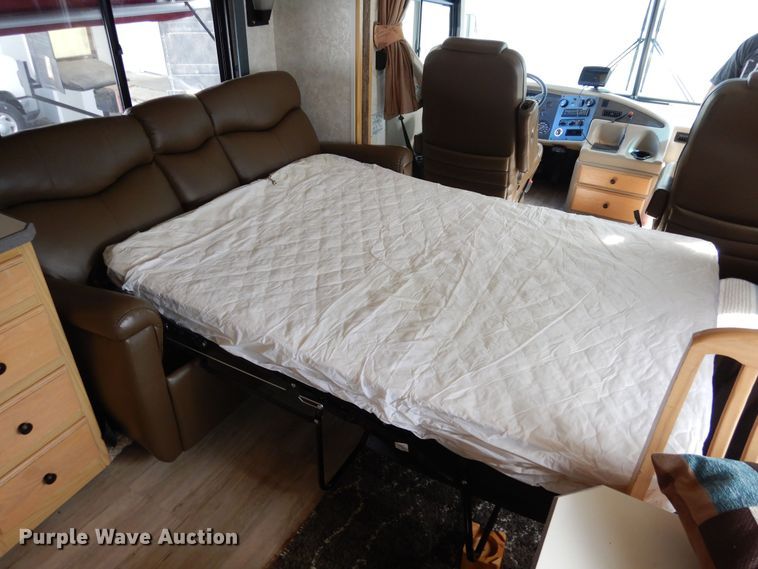 image for item DF8122 1999 Monaco Diplomat  RV