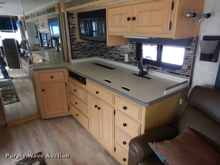 image for item DF8122 1999 Monaco Diplomat  RV