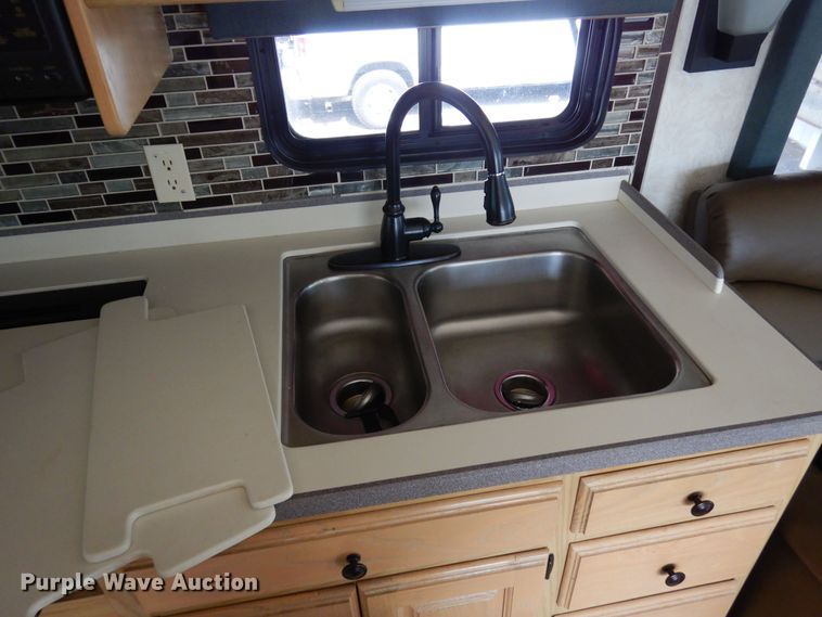 image for item DF8122 1999 Monaco Diplomat  RV