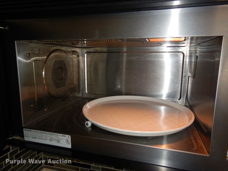 image for item DF8122 1999 Monaco Diplomat  RV