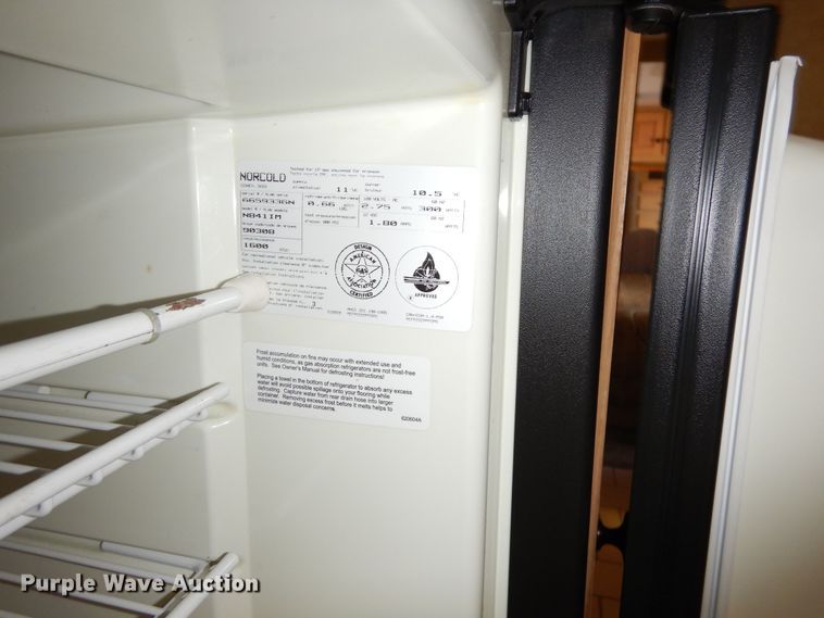 image for item DF8122 1999 Monaco Diplomat  RV