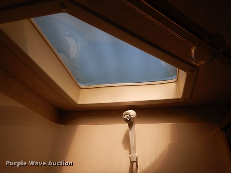 image for item DF8122 1999 Monaco Diplomat  RV