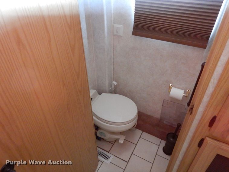 image for item DF8122 1999 Monaco Diplomat  RV