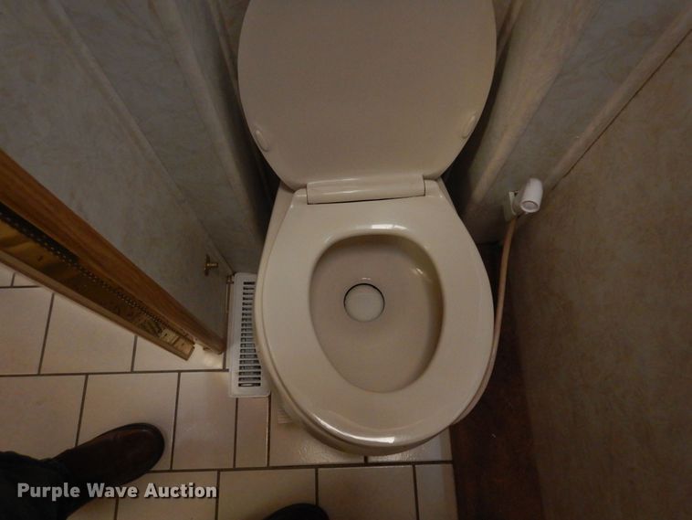 image for item DF8122 1999 Monaco Diplomat  RV