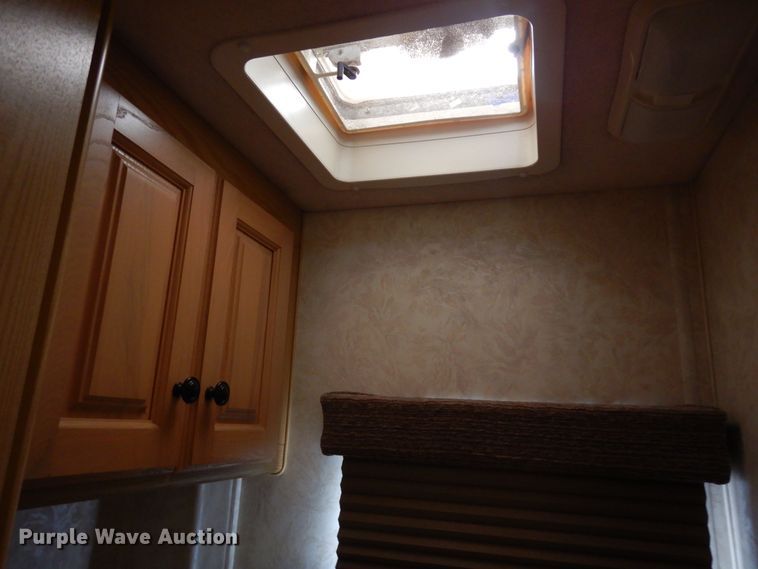 image for item DF8122 1999 Monaco Diplomat  RV