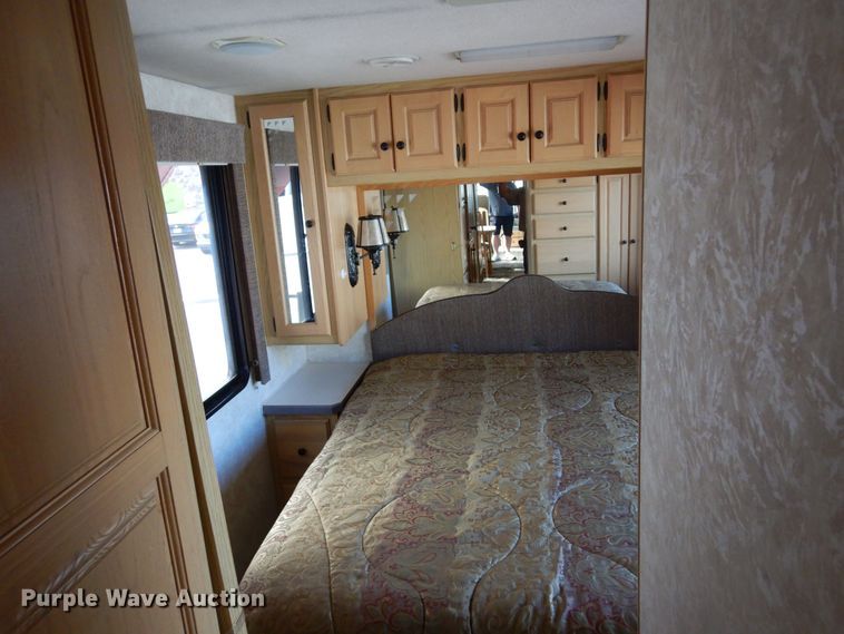 image for item DF8122 1999 Monaco Diplomat  RV