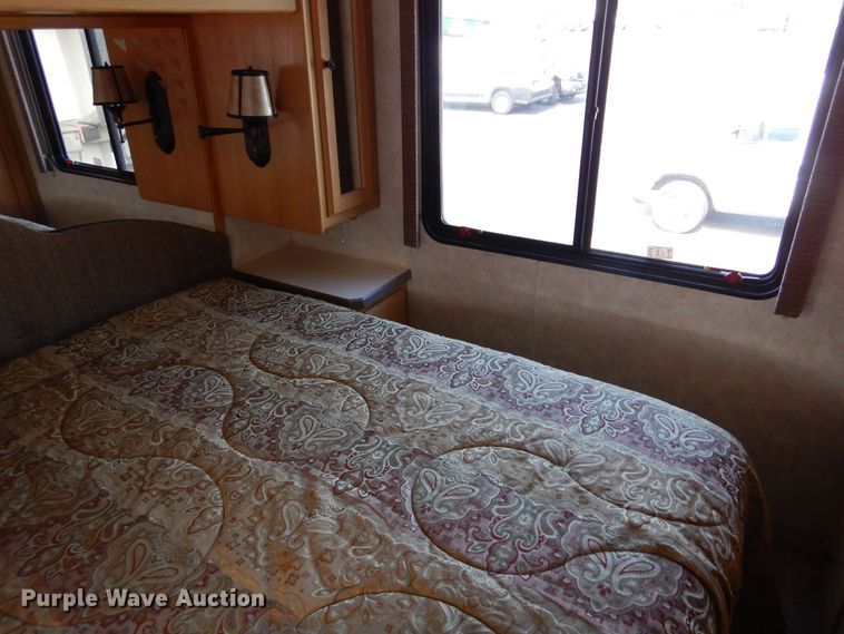 image for item DF8122 1999 Monaco Diplomat  RV