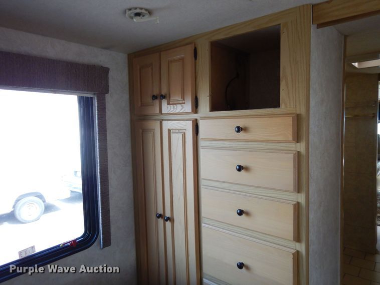 image for item DF8122 1999 Monaco Diplomat  RV