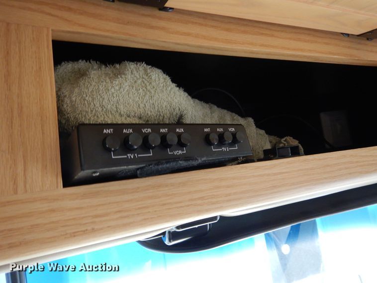 image for item DF8122 1999 Monaco Diplomat  RV