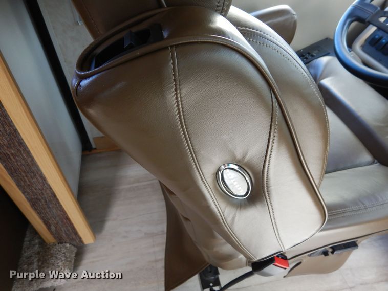 image for item DF8122 1999 Monaco Diplomat  RV