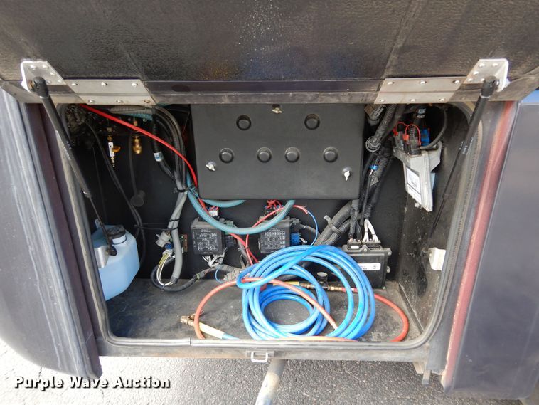 image for item DF8122 1999 Monaco Diplomat  RV