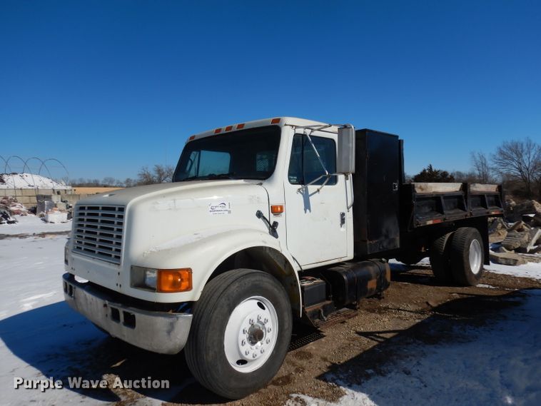 image for item DH8844 1994 International 4900  dump flatbed truck