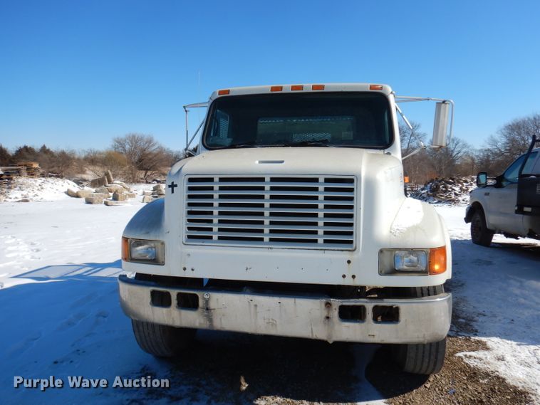 image for item DH8844 1994 International 4900  dump flatbed truck