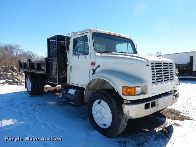 image for item DH8844 1994 International 4900  dump flatbed truck