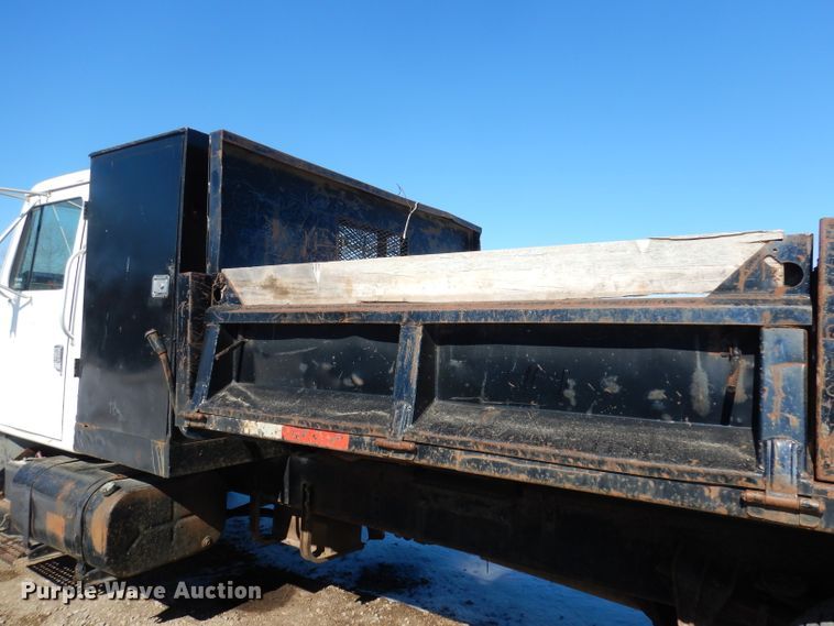 image for item DH8844 1994 International 4900  dump flatbed truck