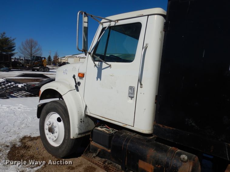 image for item DH8844 1994 International 4900  dump flatbed truck