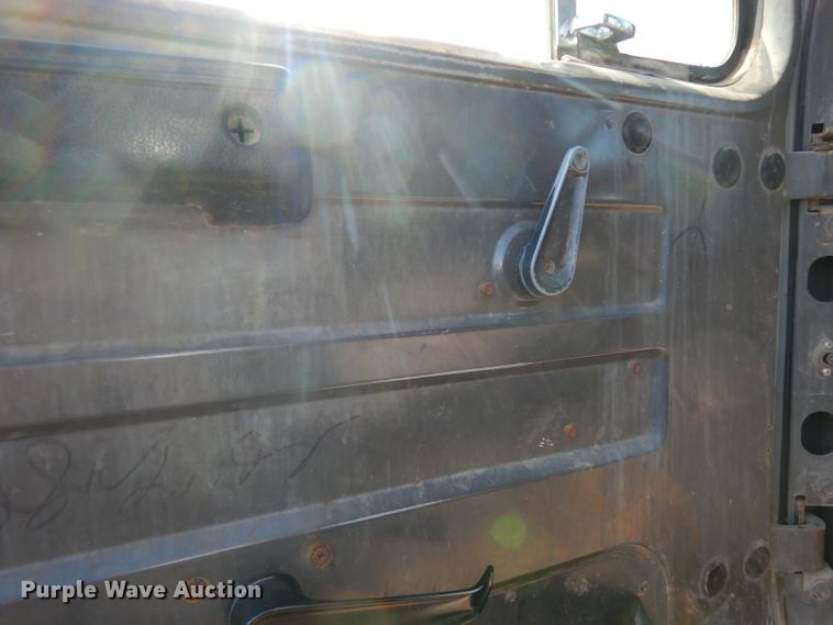 image for item DH8844 1994 International 4900  dump flatbed truck