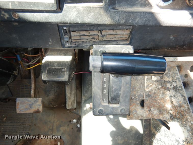 image for item DH8844 1994 International 4900  dump flatbed truck