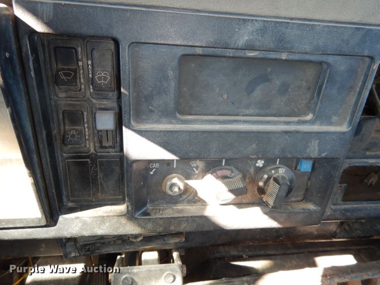 image for item DH8844 1994 International 4900  dump flatbed truck