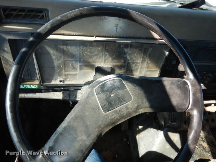 image for item DH8844 1994 International 4900  dump flatbed truck