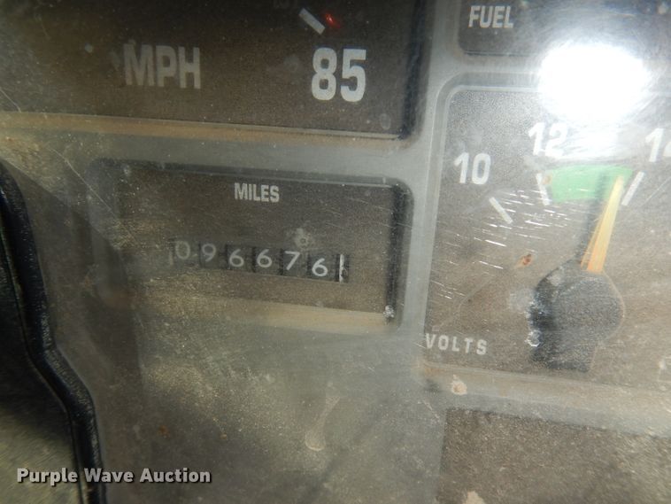 image for item DH8844 1994 International 4900  dump flatbed truck