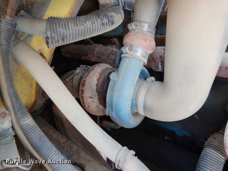 image for item DH8844 1994 International 4900  dump flatbed truck