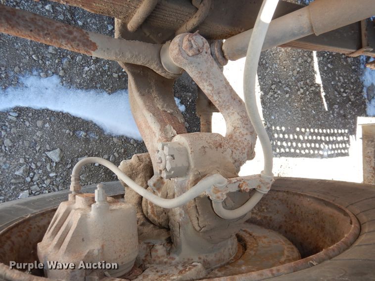 image for item DH8844 1994 International 4900  dump flatbed truck