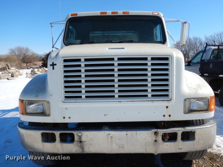 image for item DH8844 1994 International 4900  dump flatbed truck