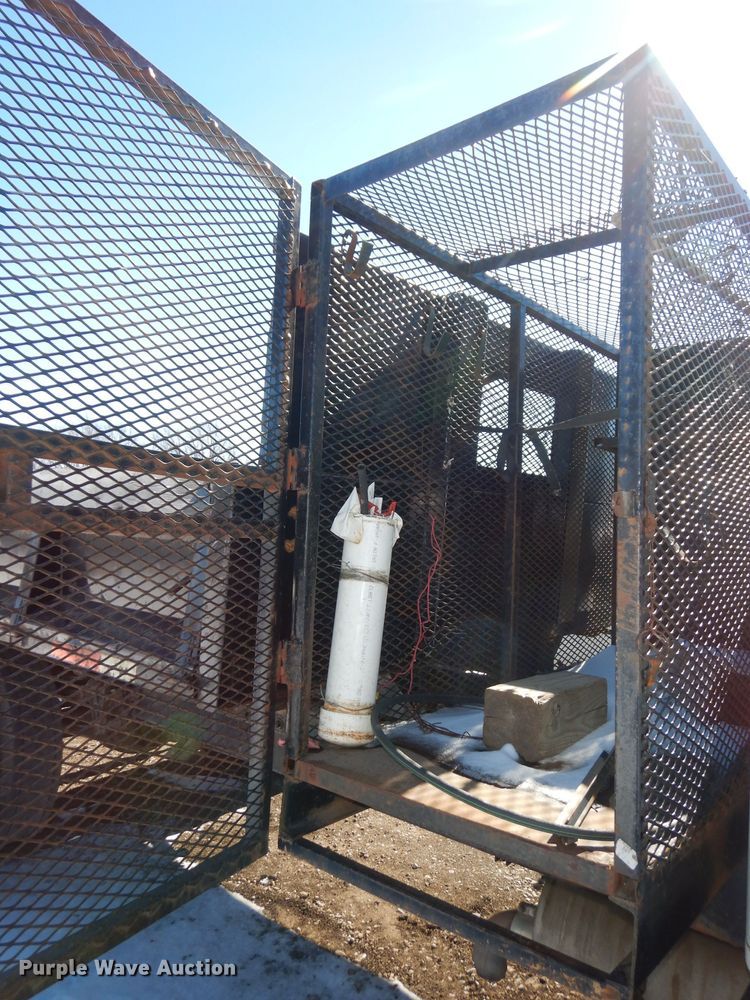 image for item DH8844 1994 International 4900  dump flatbed truck