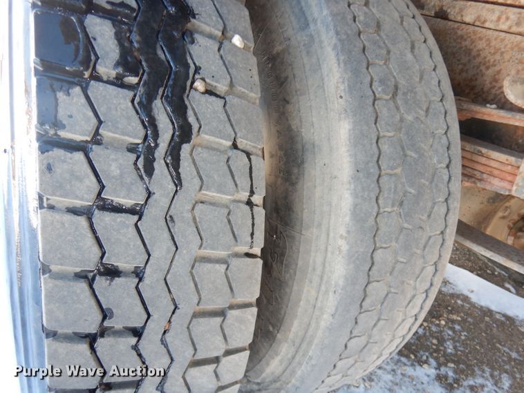 image for item DH8844 1994 International 4900  dump flatbed truck