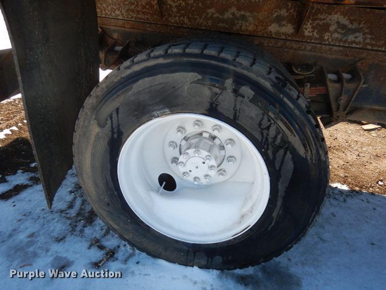 image for item DH8844 1994 International 4900  dump flatbed truck