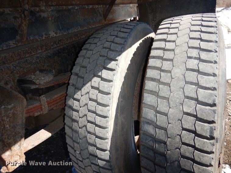 image for item DH8844 1994 International 4900  dump flatbed truck