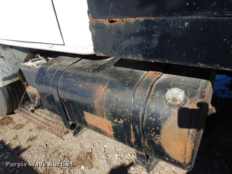 image for item DH8844 1994 International 4900  dump flatbed truck