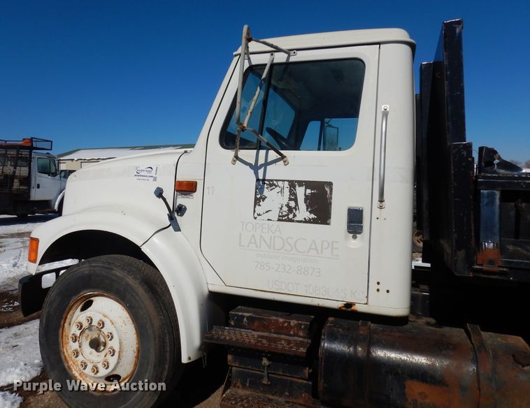image for item DH8899 1995 International 4700  dump flatbed truck