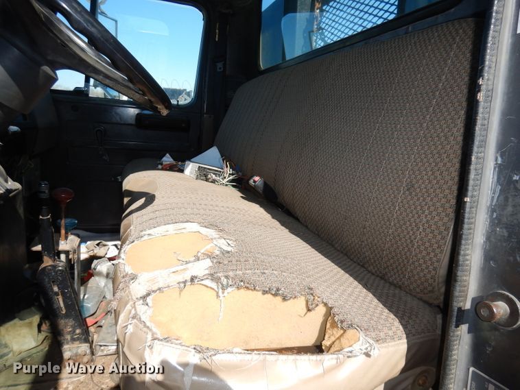 image for item DH8899 1995 International 4700  dump flatbed truck