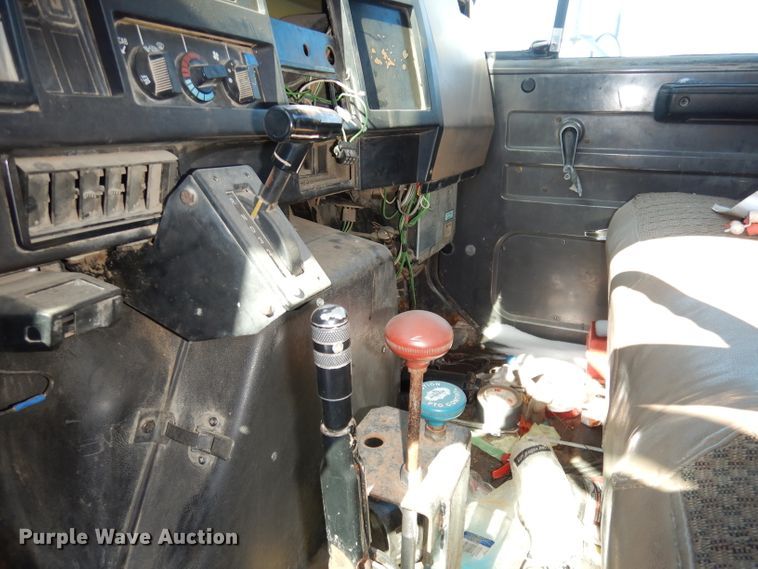 image for item DH8899 1995 International 4700  dump flatbed truck