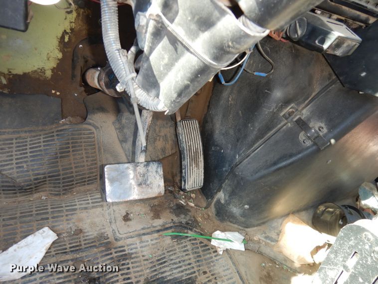 image for item DH8899 1995 International 4700  dump flatbed truck