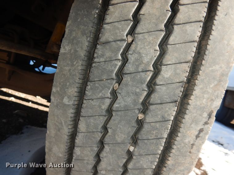 image for item DH8899 1995 International 4700  dump flatbed truck