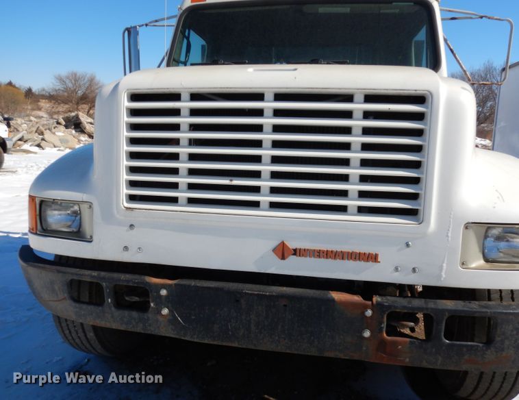 image for item DH8899 1995 International 4700  dump flatbed truck