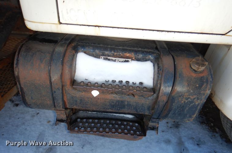 image for item DH8899 1995 International 4700  dump flatbed truck