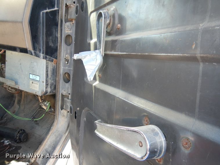 image for item DH8899 1995 International 4700  dump flatbed truck