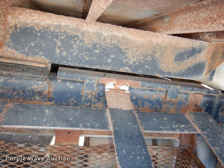 image for item DH8899 1995 International 4700  dump flatbed truck