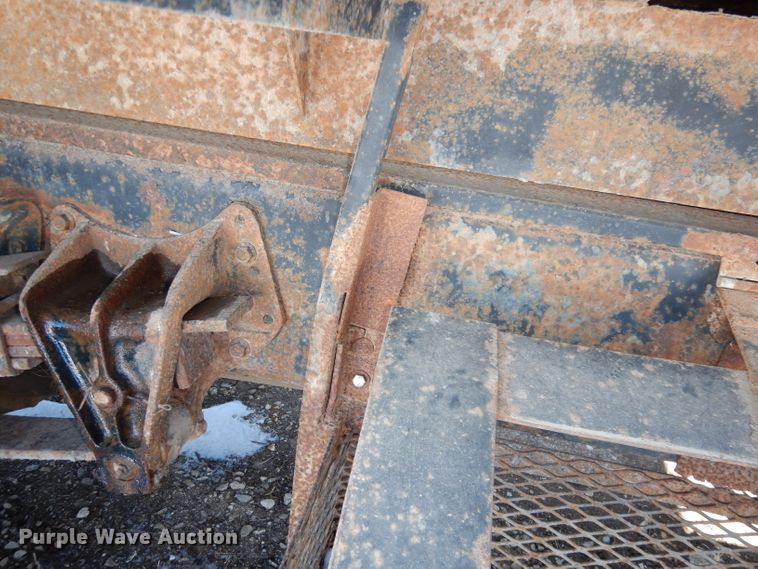 image for item DH8899 1995 International 4700  dump flatbed truck